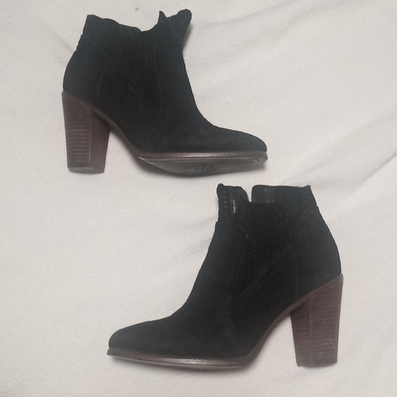 Vince Camuto suede booties - Picture 3 of 6